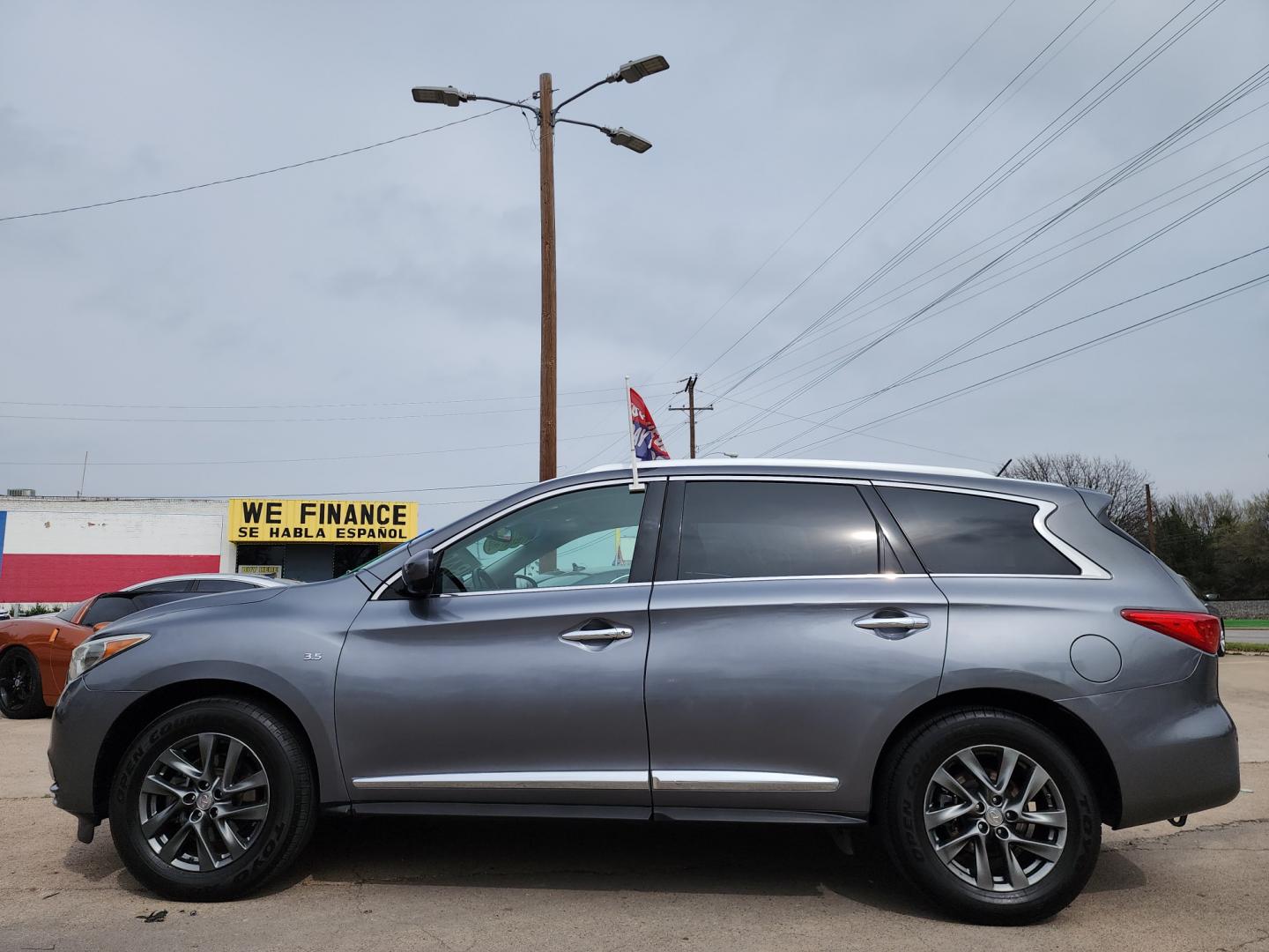 2015 SILVER Infiniti QX60 (5N1AL0MN1FC) with an 3.5L V6 DOHC 24V engine, Continuously Variable Transmission transmission, located at 2660 S.Garland Avenue, Garland, TX, 75041, (469) 298-3118, 32.885551, -96.655602 - Photo#6